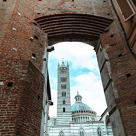 Otel Torre Del Fuggisole Siena