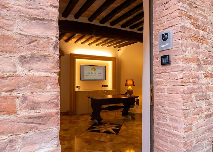 Hotel Torre Del Fuggisole Siena