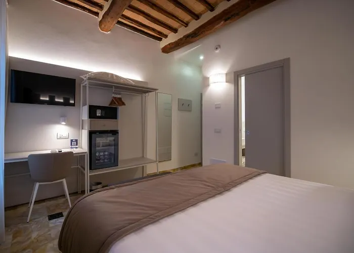 Hotel Torre Del Fuggisole Siena