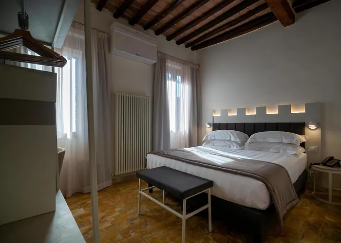 Hotel Torre Del Fuggisole