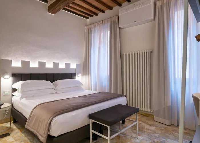 Hotel Torre Del Fuggisole