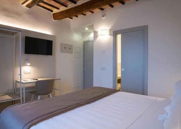 Hotel Torre Del Fuggisole Siena