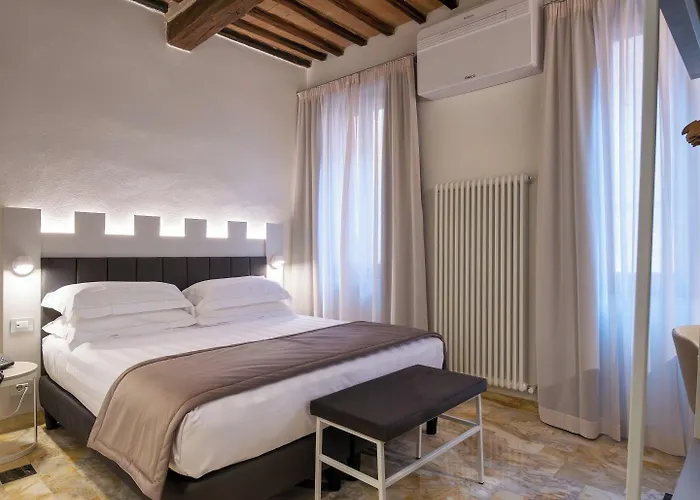 Hotel Torre Del Fuggisole Siena