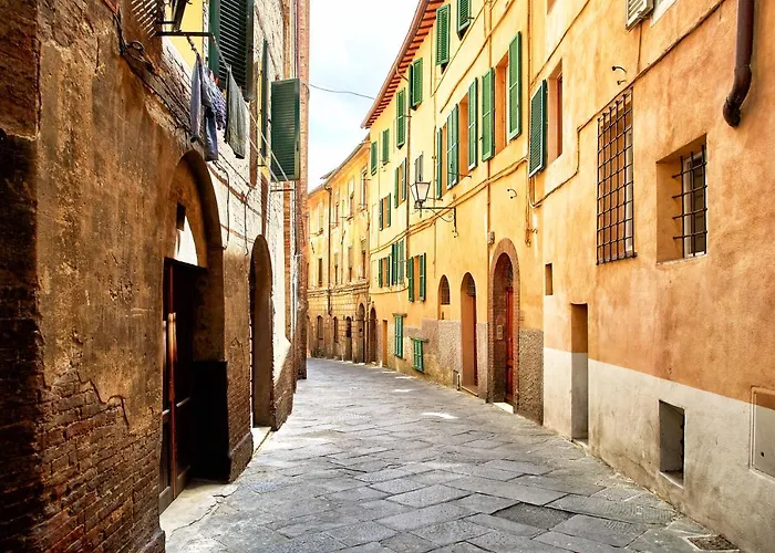 מלון Torre Del Fuggisole 3*