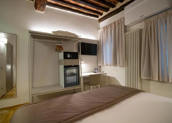 Torre Del Fuggisole 3* סיינה