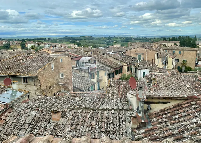 Torre Del Fuggisole מלון סיינה